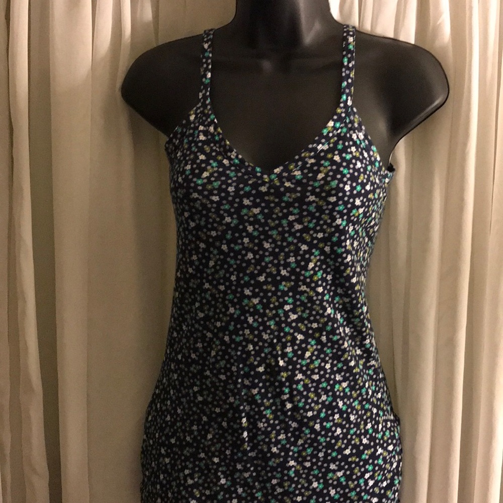 BNWOT sweet top can be worn as a V neck or scoop!